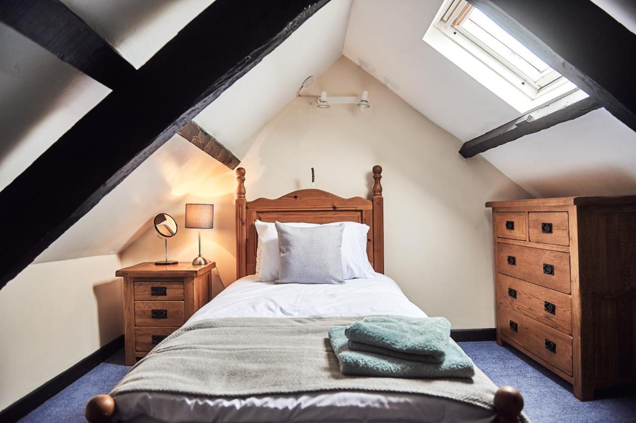 Penuwch Boathouse- Lakeside Rural Cottage Ideal For Families With Indoor Heated Pool Carmarthen Eksteriør billede