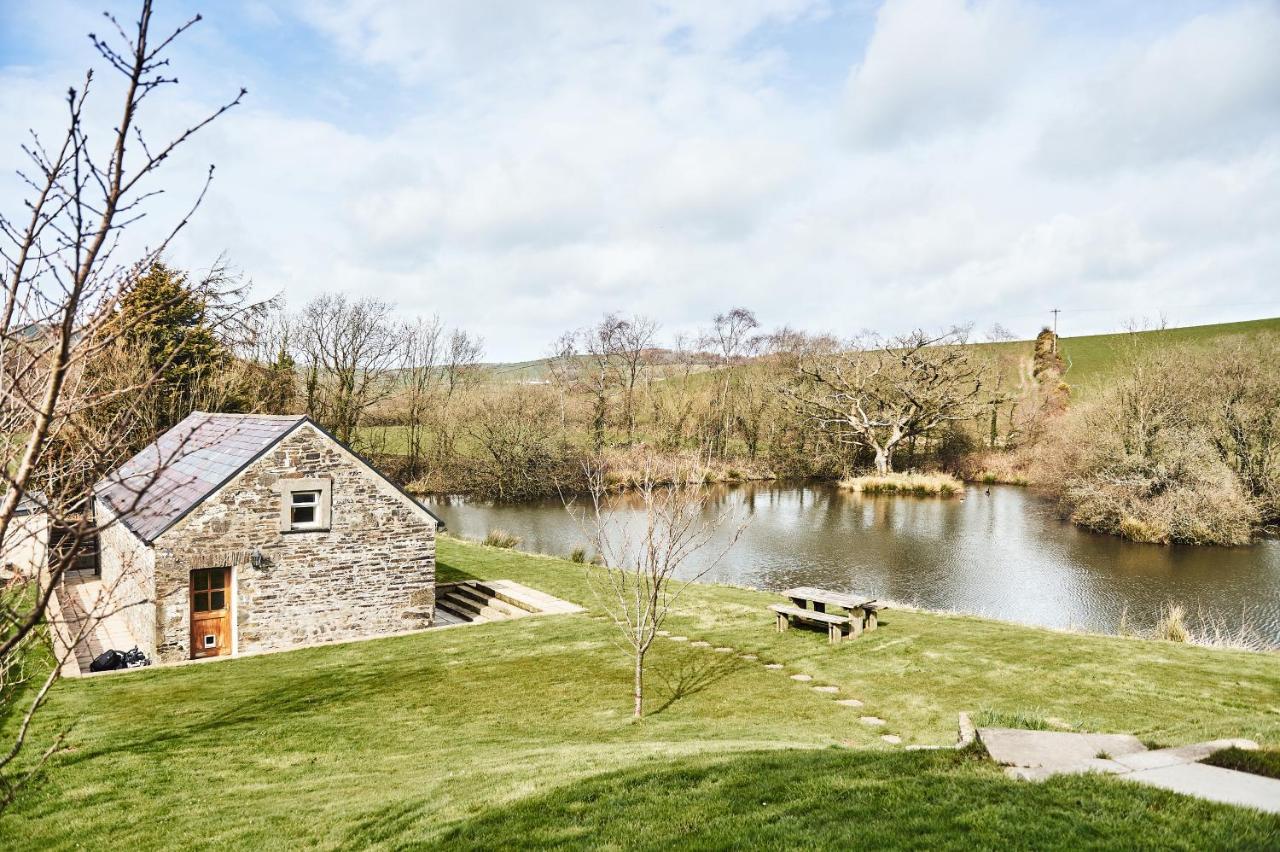 Penuwch Boathouse- Lakeside Rural Cottage Ideal For Families With Indoor Heated Pool Carmarthen Eksteriør billede