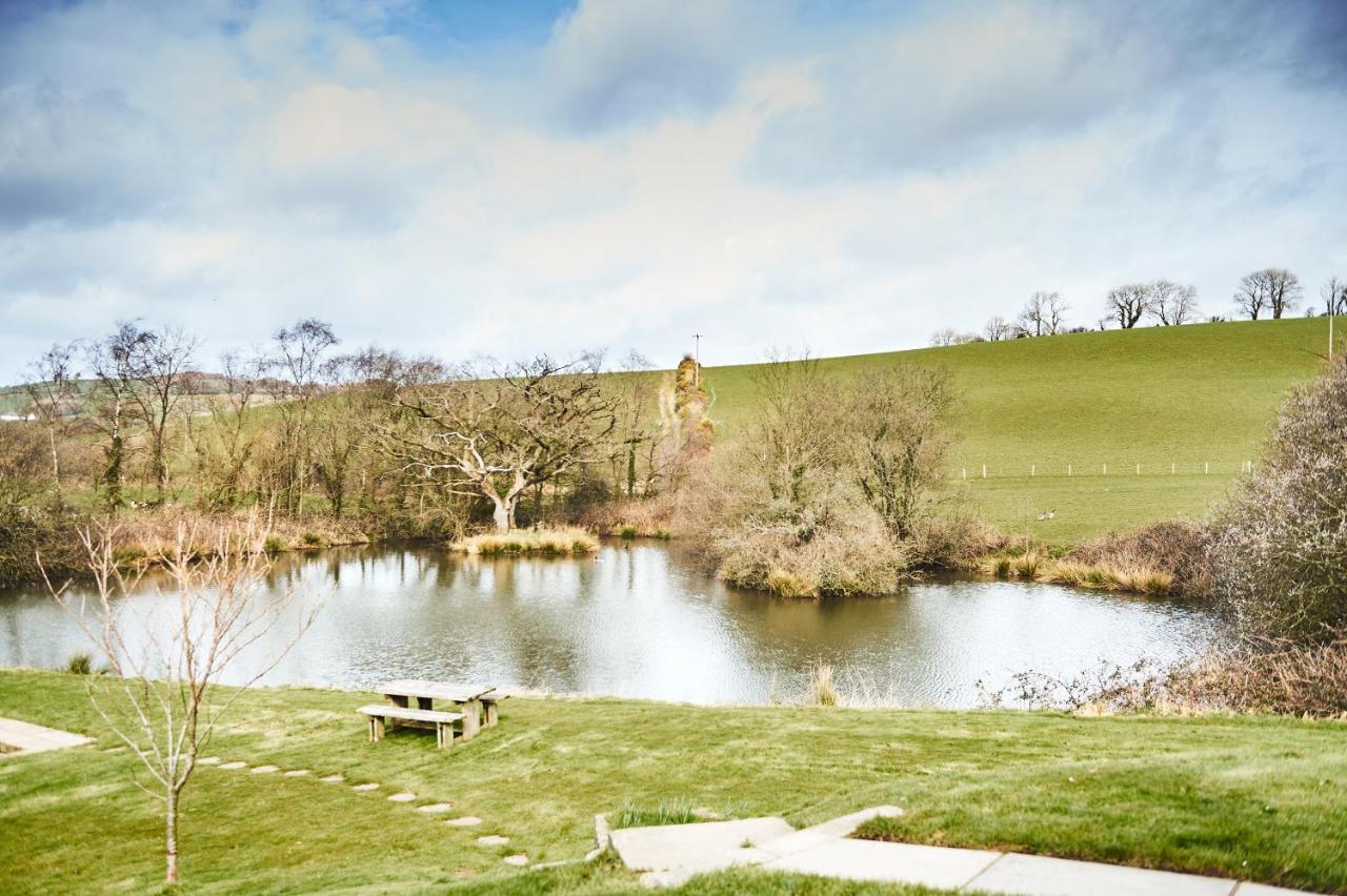 Penuwch Boathouse- Lakeside Rural Cottage Ideal For Families With Indoor Heated Pool Carmarthen Eksteriør billede