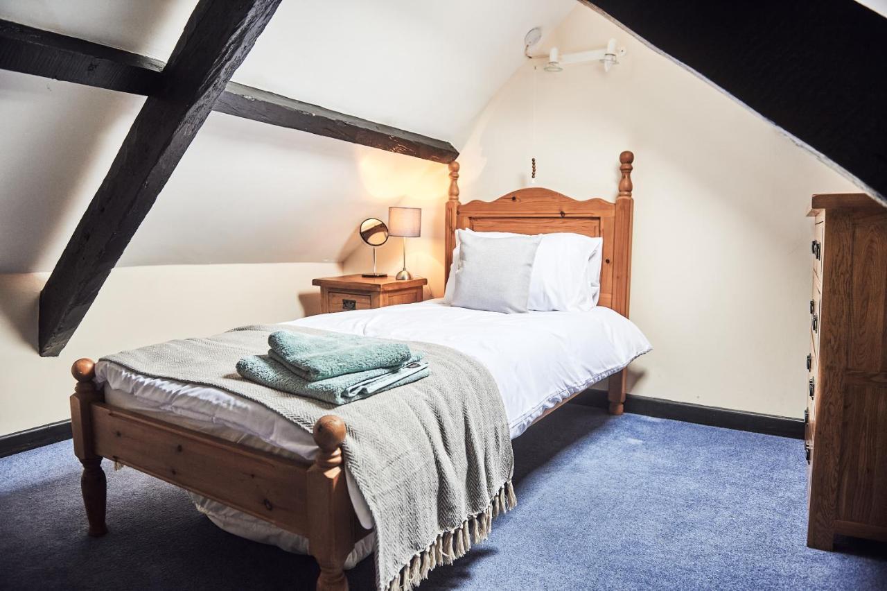 Penuwch Boathouse- Lakeside Rural Cottage Ideal For Families With Indoor Heated Pool Carmarthen Eksteriør billede