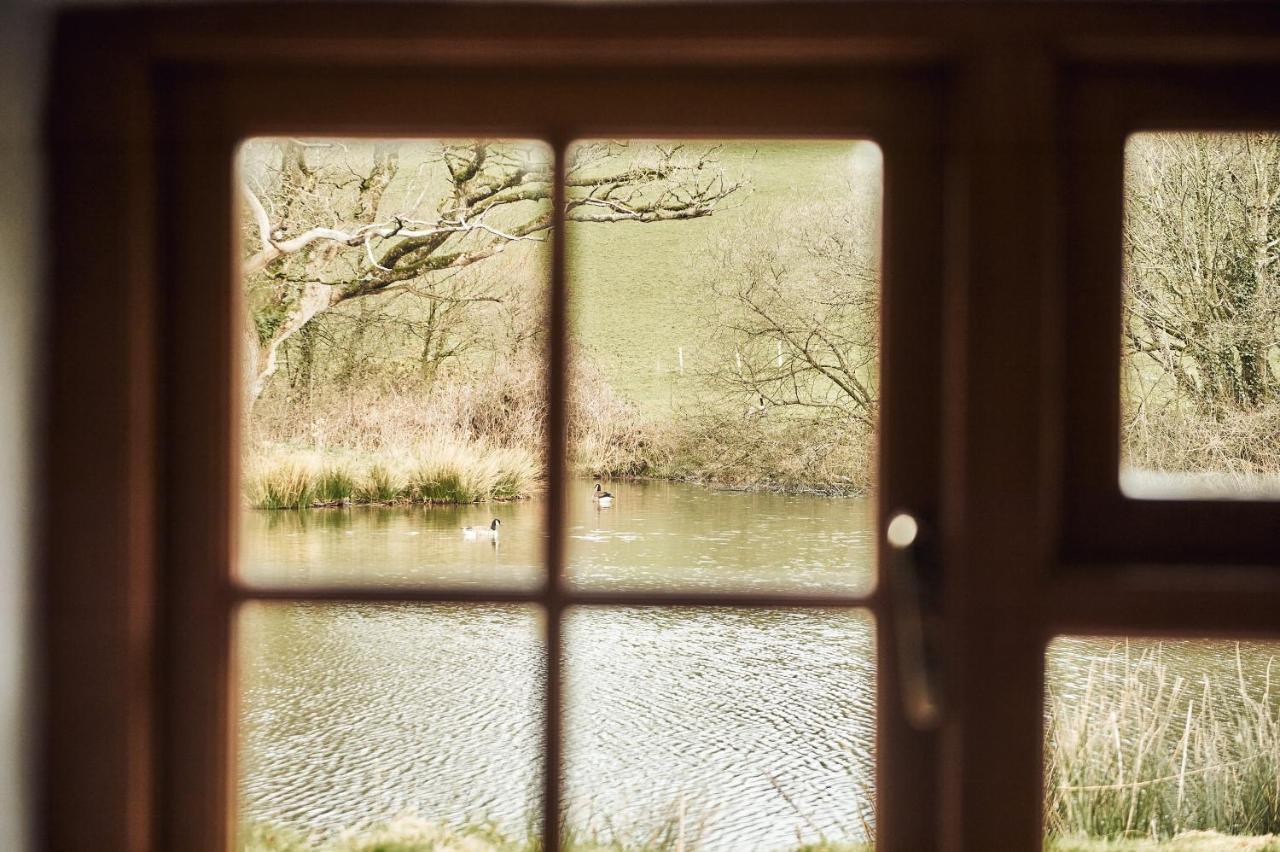 Penuwch Boathouse- Lakeside Rural Cottage Ideal For Families With Indoor Heated Pool Carmarthen Eksteriør billede