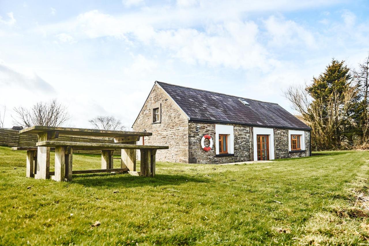 Penuwch Boathouse- Lakeside Rural Cottage Ideal For Families With Indoor Heated Pool Carmarthen Eksteriør billede